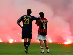 德州扑克里判断失误的原因（德州扑克中决策失误的成因）